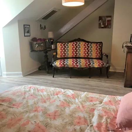 Alojamento de Acomodação e Pequeno-almoço La Roseraie 4*